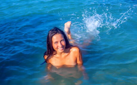 Erotic Beauty pleased to share with you xxx gallery with Regina C has a superb shape